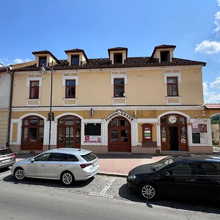 Grand, Self Check-in, Free Private Parking 2* Banska Bystrica