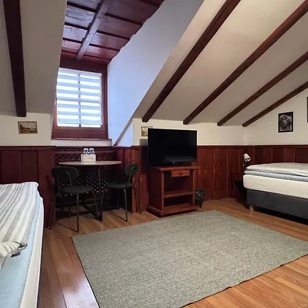 Grand, Self Check-in, Free Private Parking 2* 班斯卡-比斯特里察