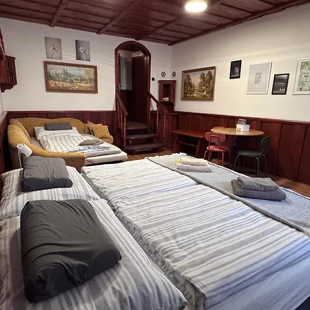 Grand, Self Check-in, Free Private Parking 招待所